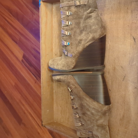 BCB generation army green booties size 7.5 - Picture 4 of 6